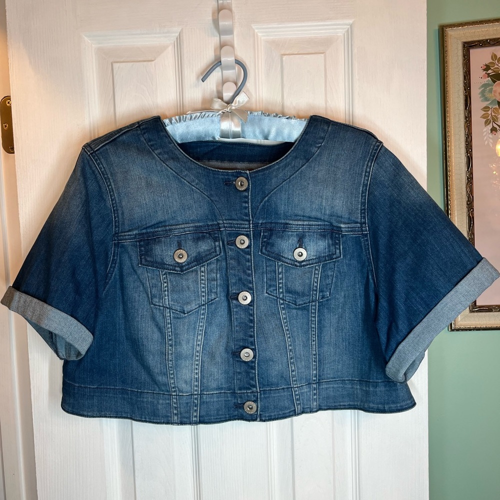 Torrid denim crop bolero size 2X (18-20) rolled short sleeve